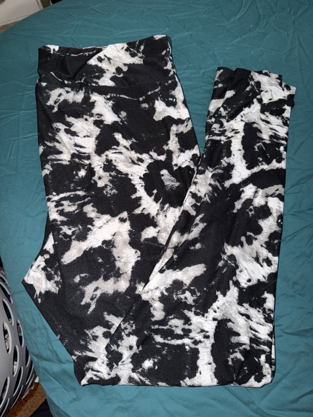 LuLaRoe Black and White Abstract Print Leggings